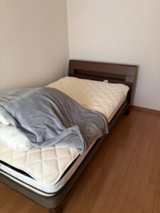 残置物(ベッド)撤去前