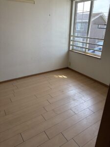 残置物撤去後の部屋。物が一つもない