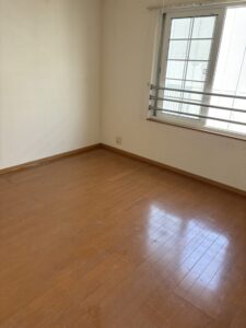 残置物撤去後の部屋。物が一つもない