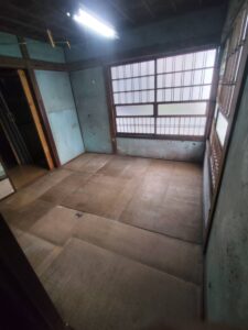 片付け後の和室。家具や雑貨などが搬出されすっきりとしている