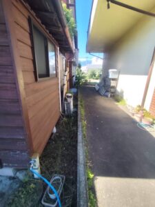 草刈り後の通路